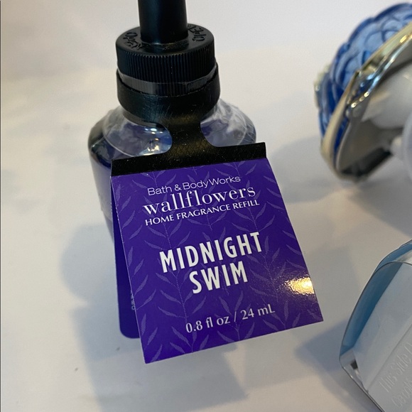 Bath & Body Works Fiber Optic “Fish” Light Up 24/7 Wallflower Plug & Refill - Picture 9 of 11